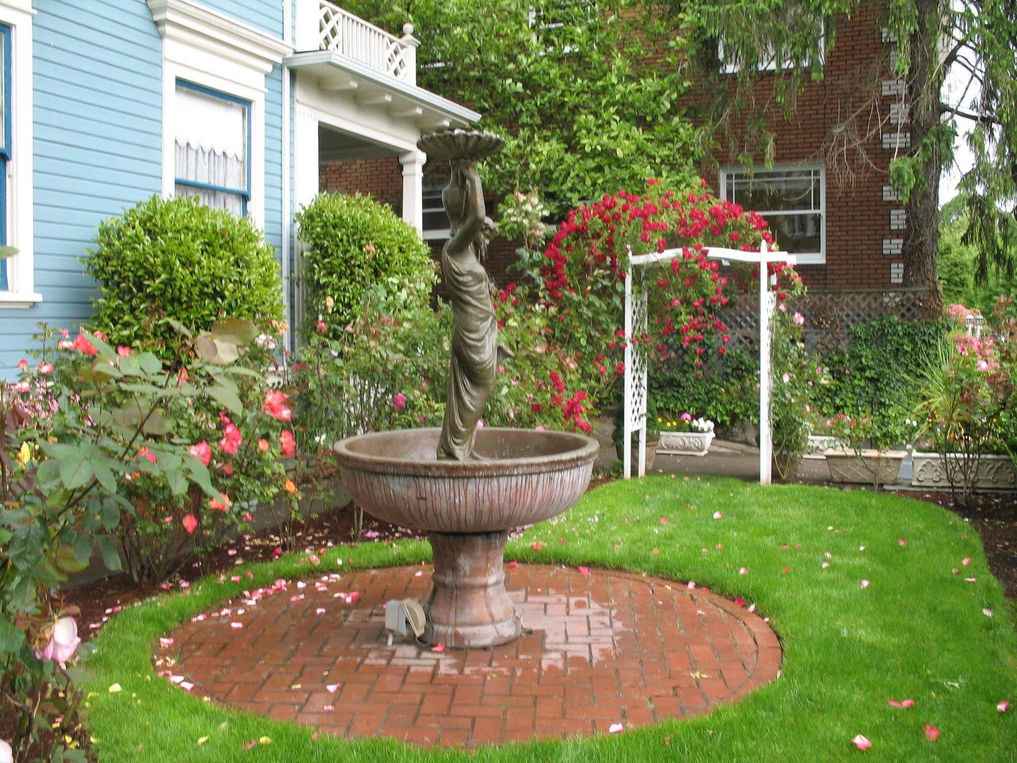 Lion And The Rose Victorian Guest House Portland Exteriör bild